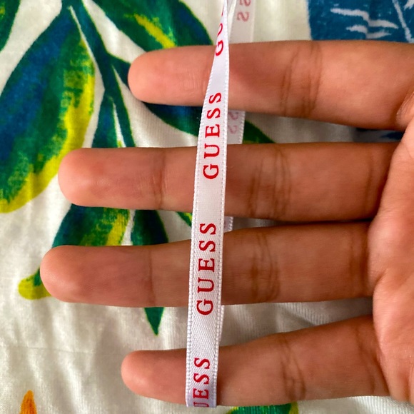 🌺HP🌺 NWOT Guess Floral Half Shoulder Top - Picture 2 of 5